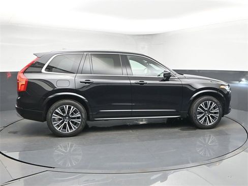 Used 2022 Volvo XC90 T6 Momentum image 8