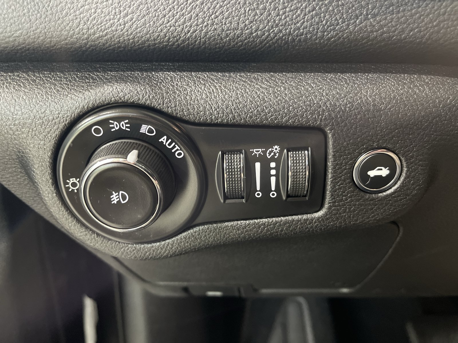 Used 2016 Chrysler 200 S w/ Comfort Group FWD image 29