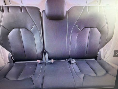 Used 2023 Chrysler Pacifica Limited FWD image 12