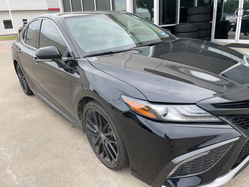 Used 2022 Toyota Camry XSE FWD image 4