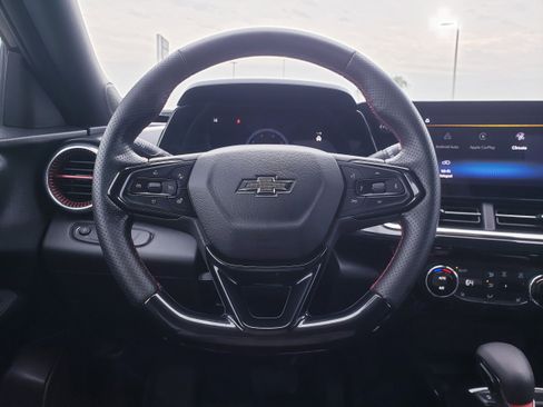 Used 2025 Chevrolet Trax RS w/ Sunroof Package image 36