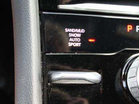 Used 2024 Jeep Grand Cherokee Limited image 46