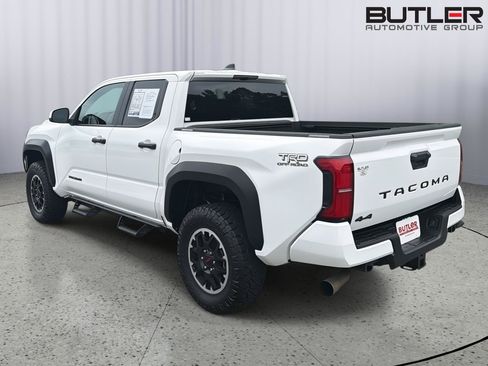 Used 2024 Toyota Tacoma TRD Off-Road AWD/4WD image 4