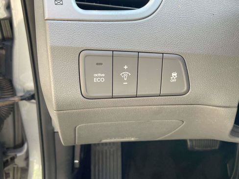 Used 2015 Hyundai Elantra SE w/ Option Group 02 FWD image 18