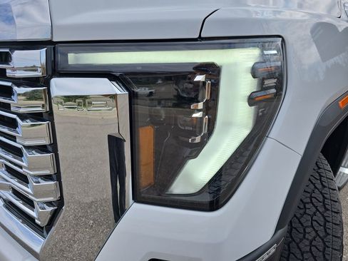 New 2026 GMC Sierra 2500 Denali w/ Denali Reserve Package AWD/4WD image 34