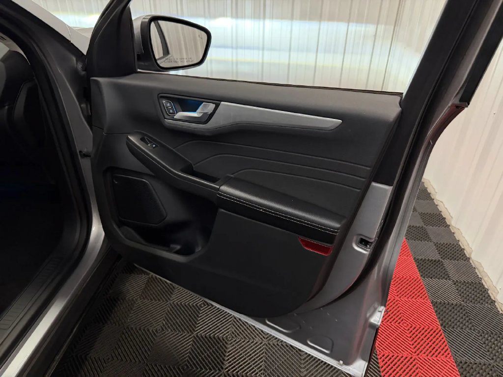 Used 2023 Ford Escape Platinum AWD/4WD image 45