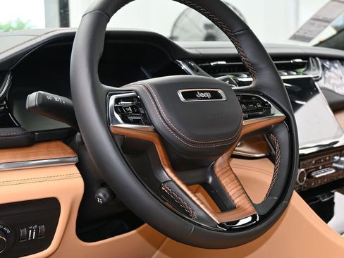 New 2025 Jeep Grand Cherokee Summit image 14