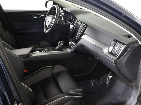 Used 2019 Volvo S60 T5 R-Design image 27