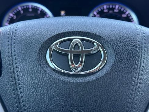 Used 2019 Toyota Highlander XLE AWD/4WD image 20