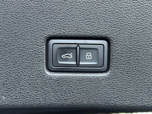 Used 2023 Audi Q8 Premium Plus w/ Premium Plus Package image 25