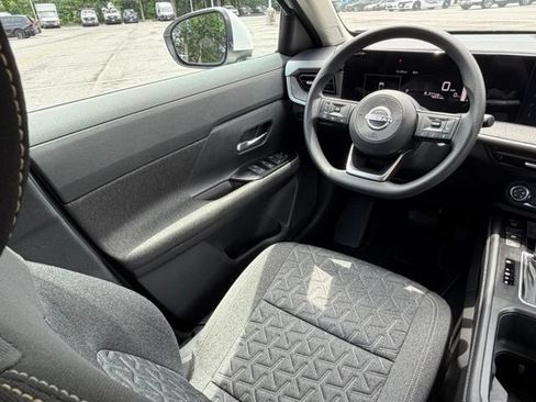 Certified 2025 Nissan Kicks SV AWD/4WD image 29