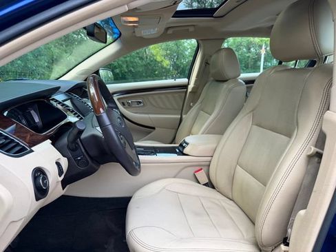 Used 2013 Ford Taurus Limited FWD image 21
