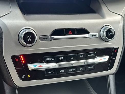 Used 2022 Ford Explorer XLT w/ Equipment Group 202A image 19