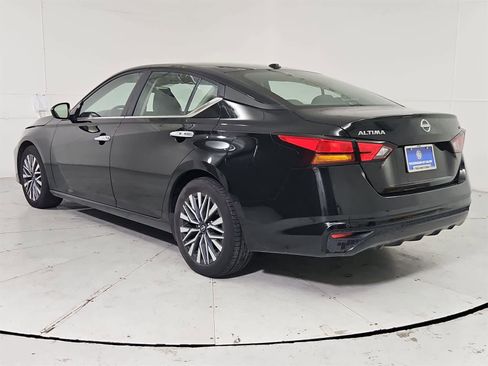 Used 2023 Nissan Altima 2.5 SV image 4