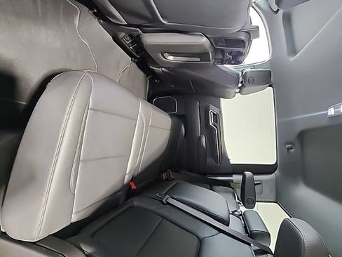 Used 2025 GMC Sierra 1500 SLT AWD/4WD image 12