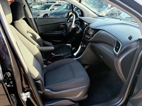 Used 2020 Chevrolet Trax LS FWD image 15