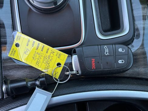 Used 2022 Chrysler 300 Touring image 33