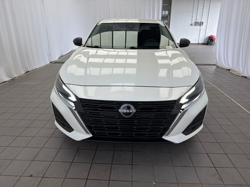 Used 2024 Nissan Altima 2.5 SV AWD/4WD image 2