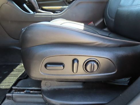 Used 2019 GMC Acadia Denali w/ Technology Package AWD/4WD image 9