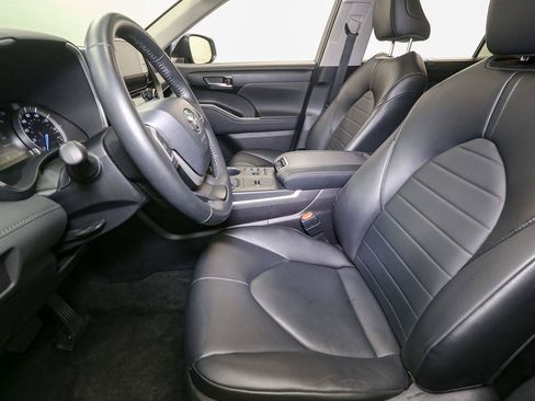 Used 2023 Toyota Highlander XLE AWD/4WD image 48