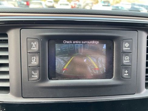 Certified 2019 Chrysler Pacifica Touring-L image 25
