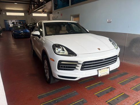 Used 2020 Porsche Cayenne AWD/4WD image 5