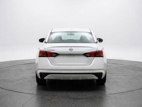 Used 2025 Nissan Altima 2.5 SV FWD image 7