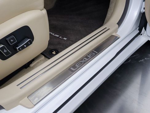 Used 2014 Lexus LS 460 L RWD image 33