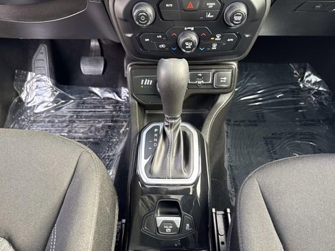 Used 2021 Jeep Renegade Latitude w/ Sun & Sound Group image 27