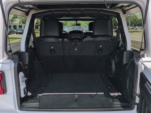 Used 2020 Jeep Wrangler Unlimited Sahara AWD/4WD image 13