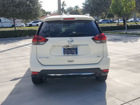 Used 2018 Nissan Rogue SL w/ Premium Package image 9