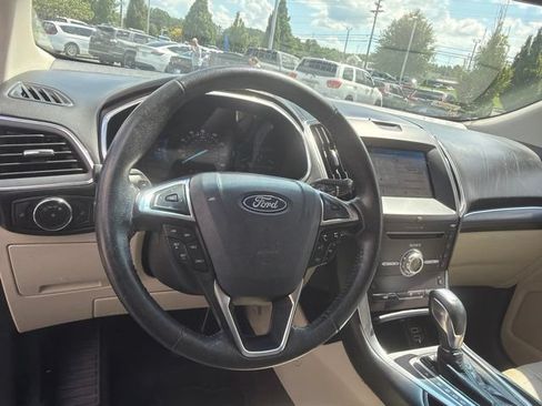 Used 2018 Ford Edge Titanium w/ Technology Package FWD image 14