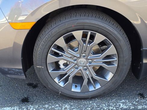 New 2026 Honda Odyssey Touring image 9