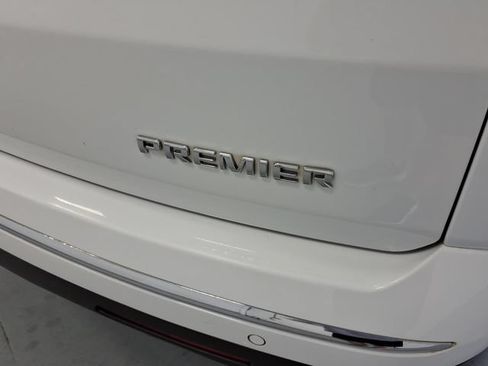 Used 2023 Chevrolet Traverse Premier FWD image 11