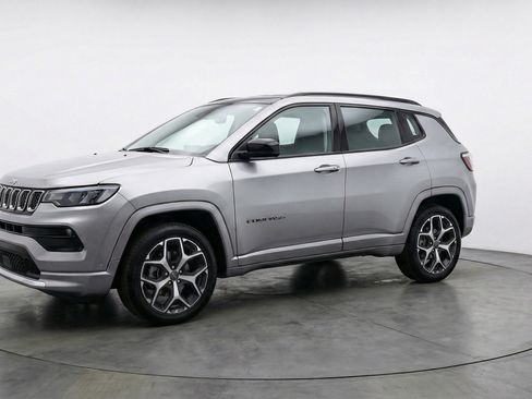 Used 2025 Jeep Compass Limited image 3