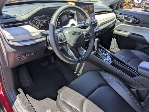 Used 2025 Jeep Compass Limited AWD/4WD image 17