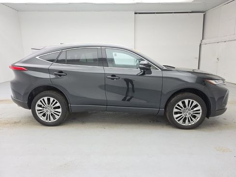 Used 2024 Toyota Venza XLE image 12