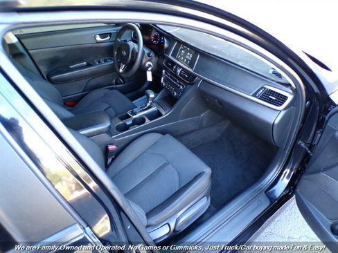 Used 2018 Kia Optima LX w/ 17" Alloy Wheels Package FWD image 28