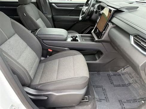 Used 2025 GMC Acadia Elevation image 23