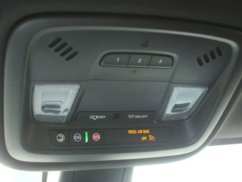 Used 2023 Chevrolet Traverse LT FWD image 51