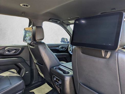 Used 2023 Chevrolet Suburban Premier w/ Advanced Technology Package AWD/4WD image 27