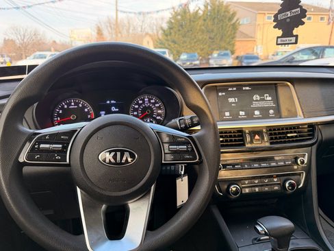 Used 2020 Kia Optima LX image 29