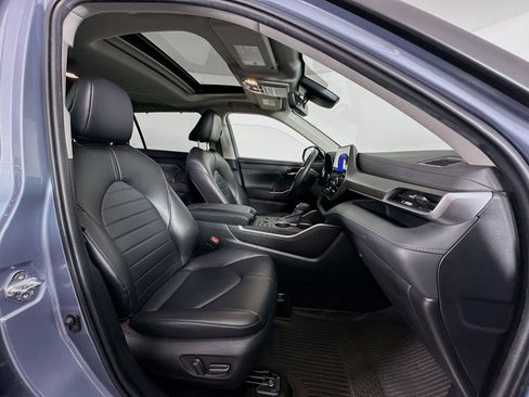 Used 2023 Toyota Highlander XLE image 30