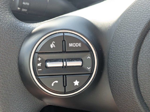Used 2025 Kia Soul LX w/ LX Technology Package FWD image 23