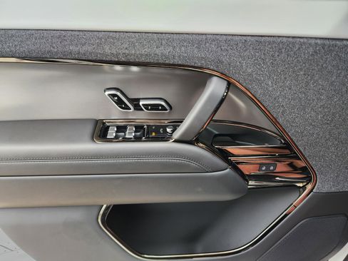 Used 2025 Land Rover Range Rover Sport Dynamic SE image 15