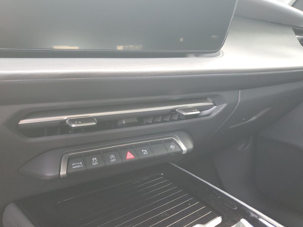 New 2026 Audi Q3 quattro 2.0T AWD/4WD image 28