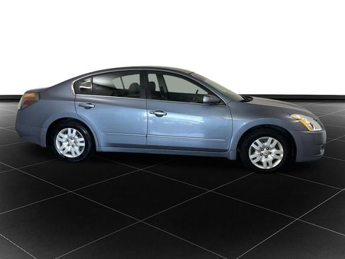 Used 2010 Nissan Altima 2.5 S FWD image 6