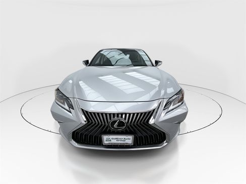 Used 2019 Lexus ES 350 Luxury image 3