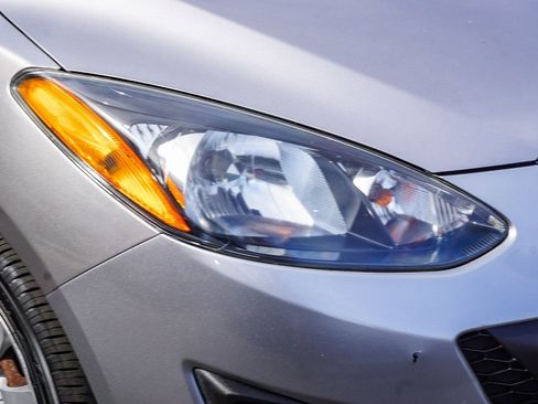 Used 2011 MAZDA MAZDA2 Sport image 11