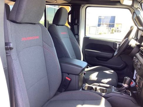 Used 2025 Jeep Wrangler Unlimited Rubicon w/ Convenience Group AWD/4WD image 38